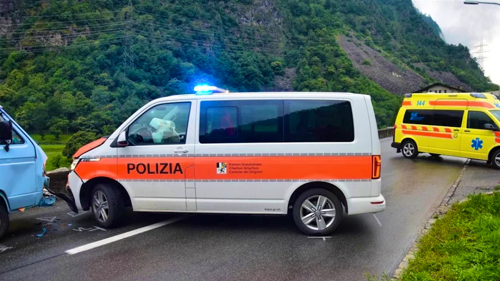 The two police officers wanted to stop the 25-year-old and reversed their car.