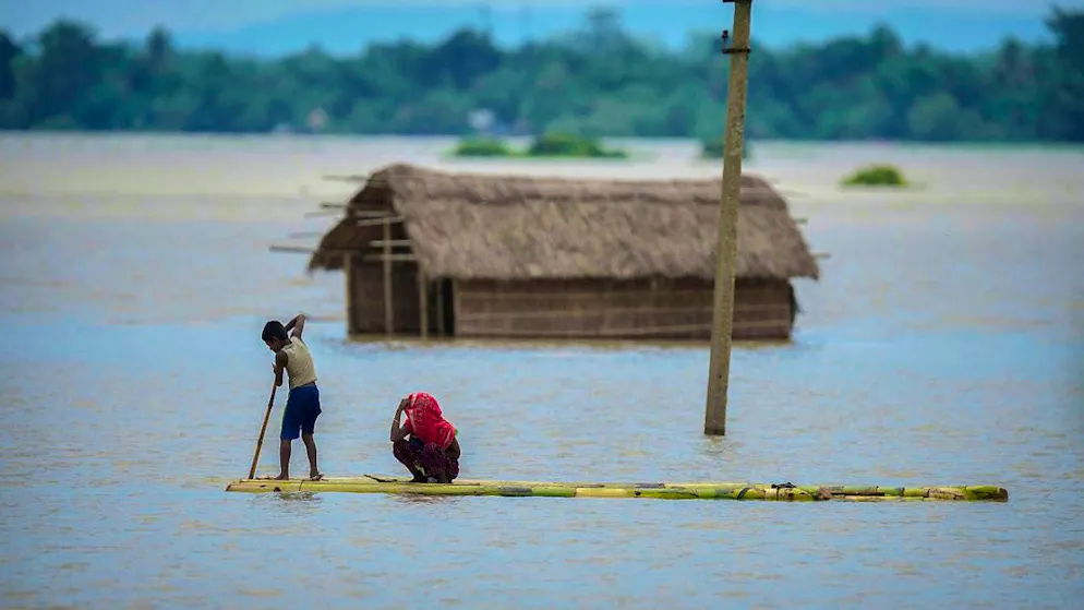 dpatopbilder - Floods and landslides triggered by heavy rains have killed more than a dozen people in north-eastern India in the last two weeks. Photo: Anupam Nath/AP/dpa