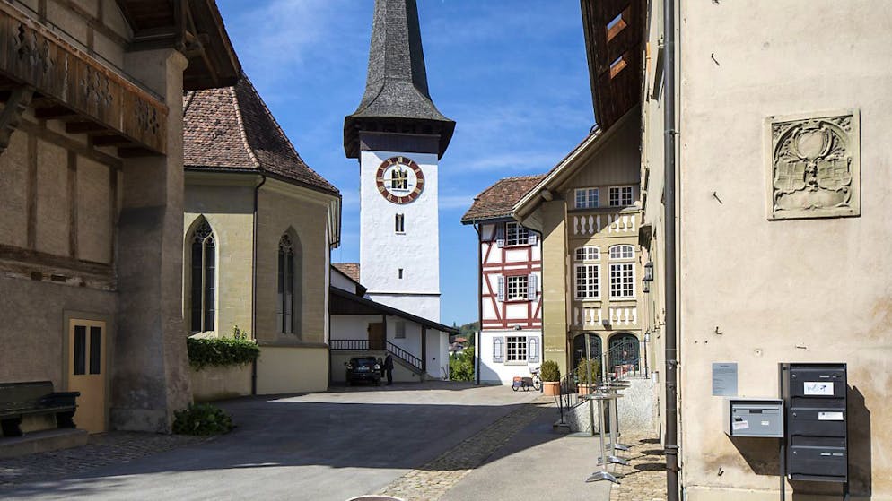 Die Gemeinde Köniz und die Evangelisch-reformierte Kirchgemeinde Köniz gründen die Stiftung Schloss Köniz. Diese soll sich künftig um das Schloss kümmern. (Archivbild)