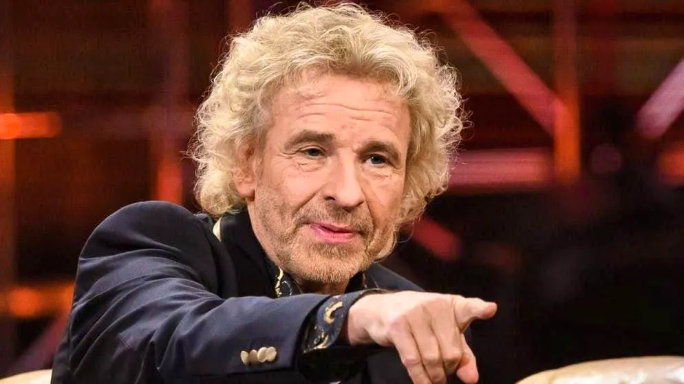 Thomas Gottschalk talks to colleague Mike Krüger about various current topics in their joint podcast "Die Supernasen".