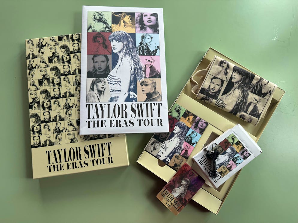 Höhepunkt des Swifties-VIP-Getues: blue News Redaktor Bruno Bötschi bekam kürzlich ein Paket mit vier 43 x 27 x 3 Zentimeter grossen Taylor-Swift-Boxen zugeschickt.