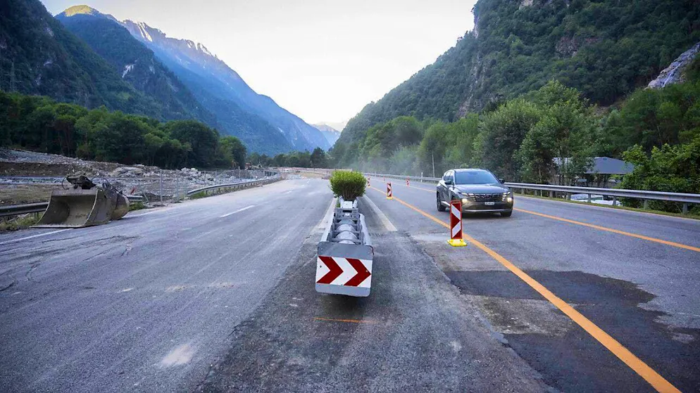 Emergency bridge would have slowed down construction work on A13 - Gallery. The first cars drive over the reopened A13 near Lostallo GR on Friday morning.