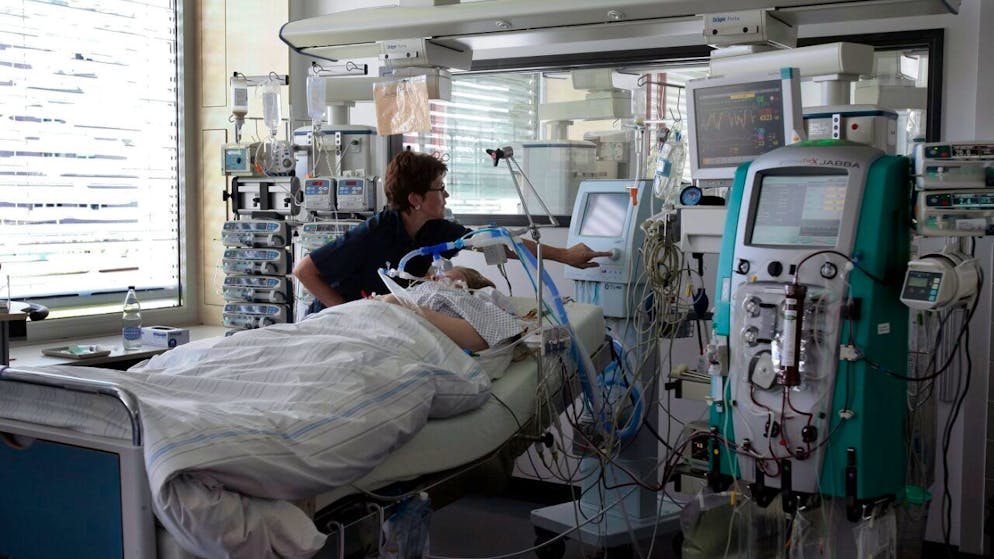 Im Kanton Aargau fehlt oft ein Überblick über die freien Notfallbetten in den Spitäler. Die Spitäler wollen jetzt unter Leitung des Kantons ein Notfallbetten-Management aufbauen. Die Nachbarkantone kennen das bereits. (Symbolbild)