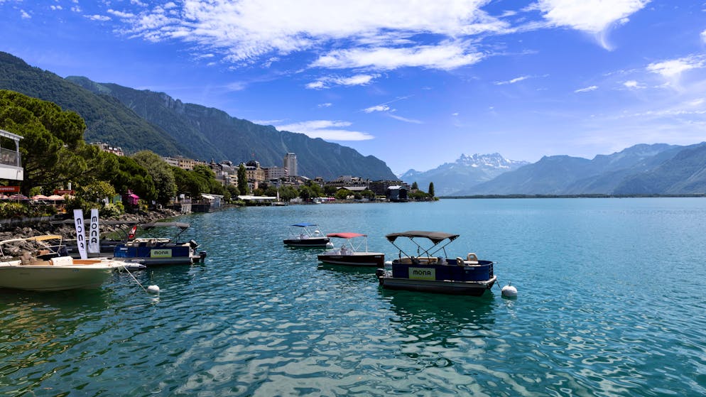 Montreux Jazz Festival 2024. Petrus meint es zum Auftakt des Festivals gut mit den Besucher*innen und die Sonne strahlt. 