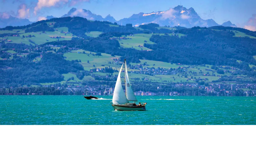 The police continue to search for the missing boat owner on Lake Constance.