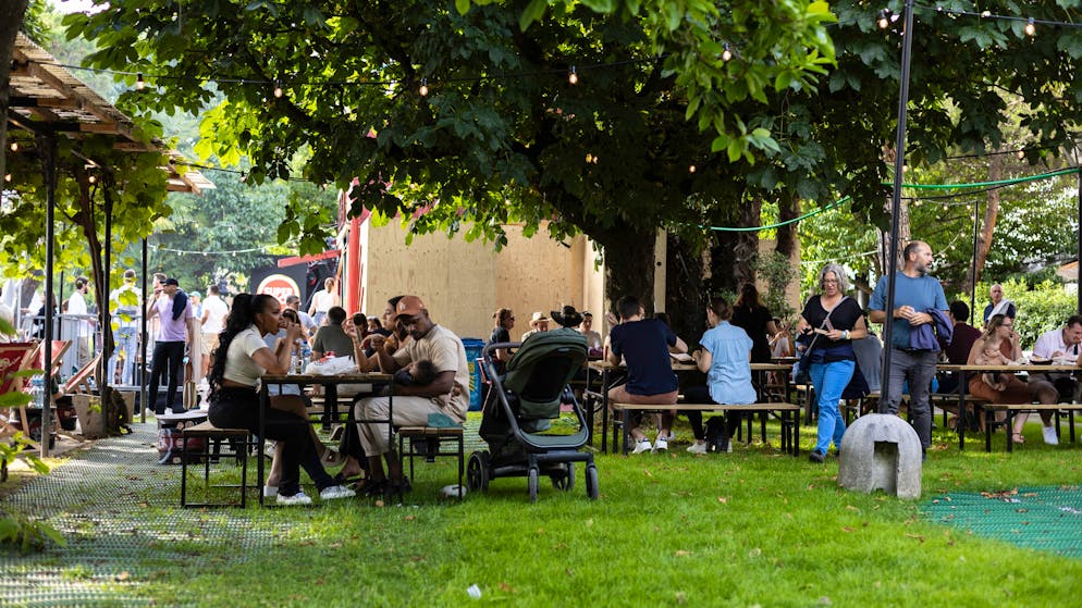 Montreux Jazz Festival 2024. Die Montreux Riviera ist am ersten Tag gut besucht, das Wetter spielt mit. 
