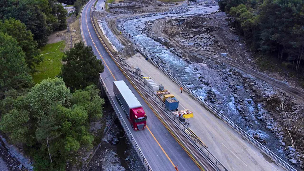 San Bernardino route passable again after rapid reconstruction - Gallery. According to the latest Astra estimates, it will take until fall 2024 before the freeway can be used again to its usual extent.