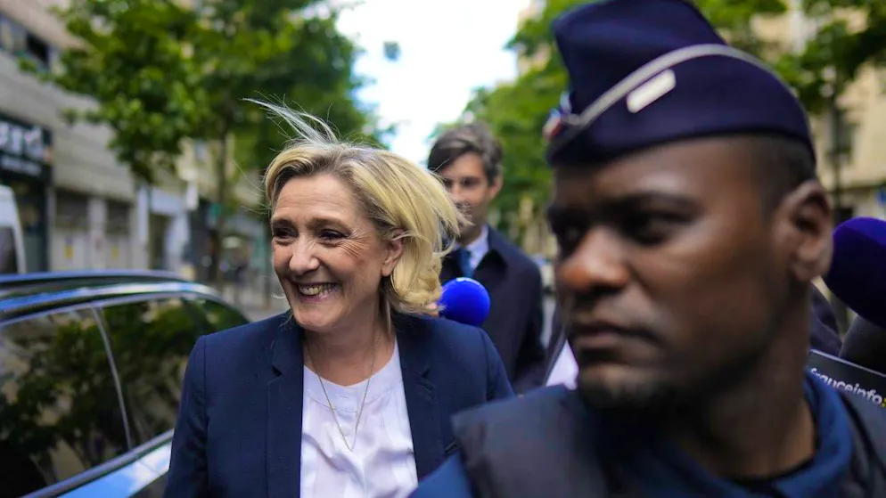 Marine Le Pen in front of the RN party headquarters in Paris. (July 4, 2024)