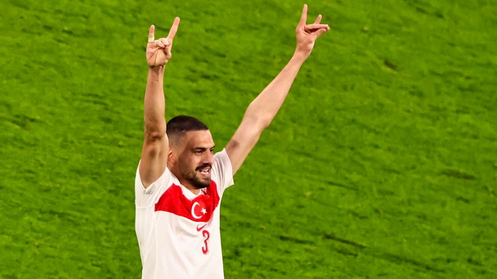 Ce geste de Demiral a provoqué des tensions diplomatiques entre la Turquie et l’Allemagne.