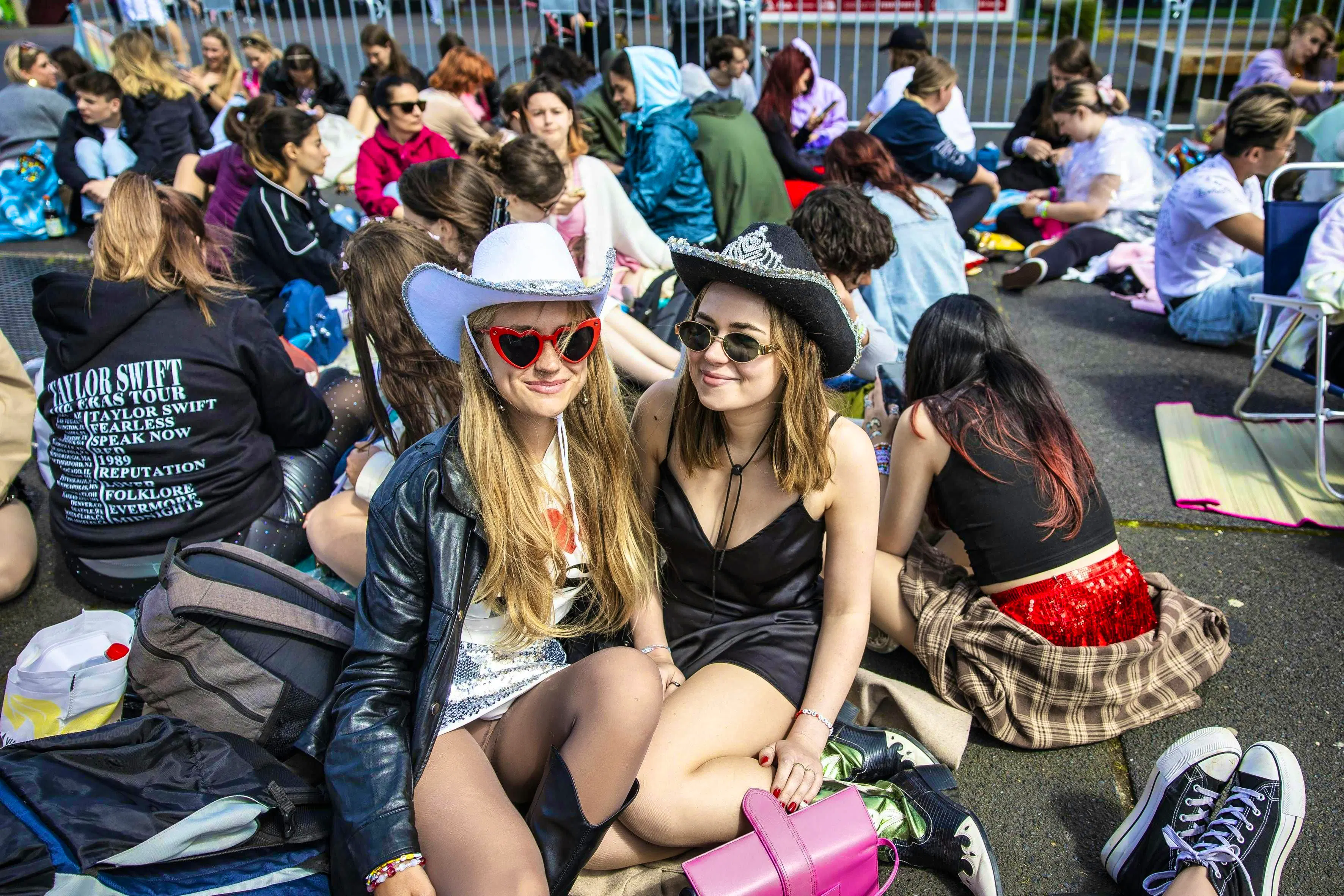 Pop star threatens to paralyze the city. How uncertain it is to sit in Taylor Swift's exclusion zone as a Zurich resident