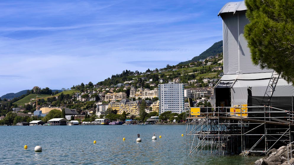 Montreux Jazz Festival 2024. Eine der Bühnen steht in diesem Jahr neu auf dem See, wie es das während der Pandemie schon einmal gab. 
