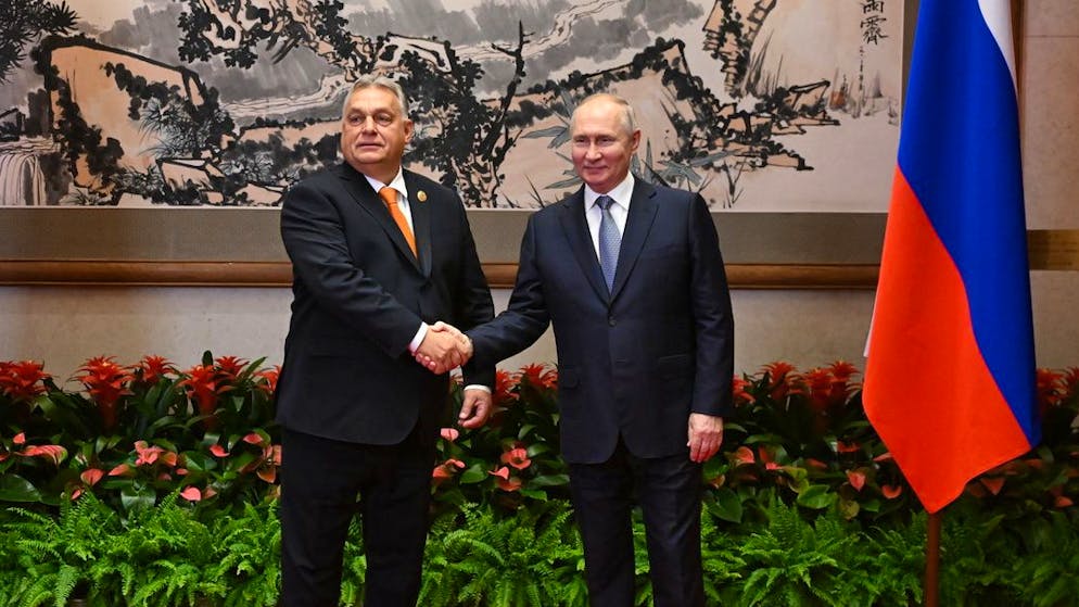 Viktor Orban (links) und Wladimir Putin trafen sich zuletzt am 17. Oktober 2023 in Peking.