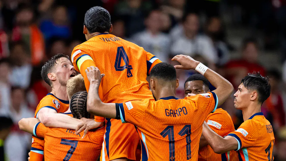 Monster-Parade in der Nachspielzeit. Verbruggen hext Holland gegen die Türkei ins Halbfinale