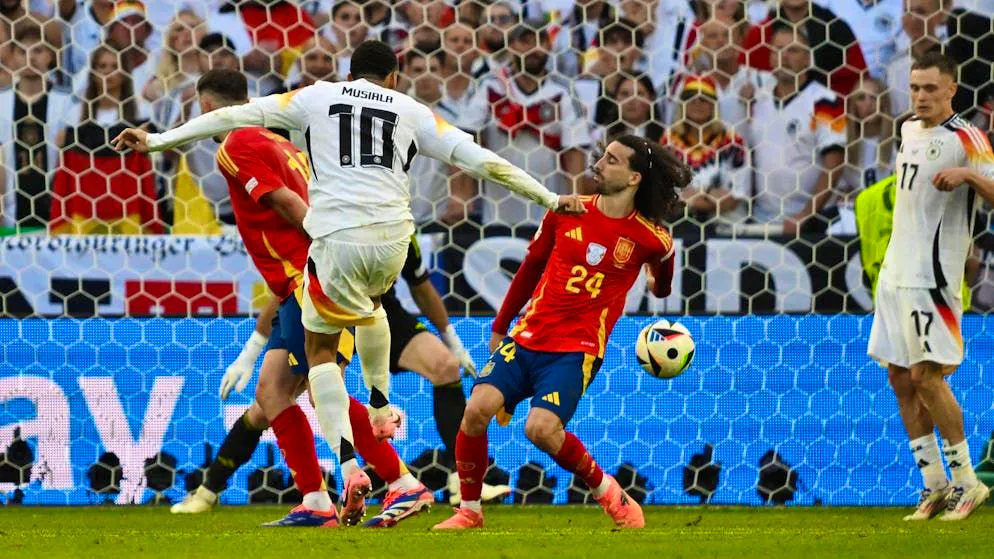 Penalty or not?. Refereeing expert Klossner: 