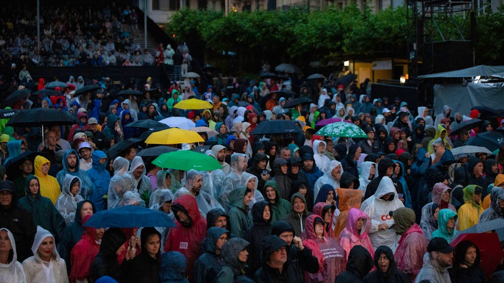 Montreux Jazz Festival 2024: James Arthur. Die Fans kommen mit Regenjacken und …