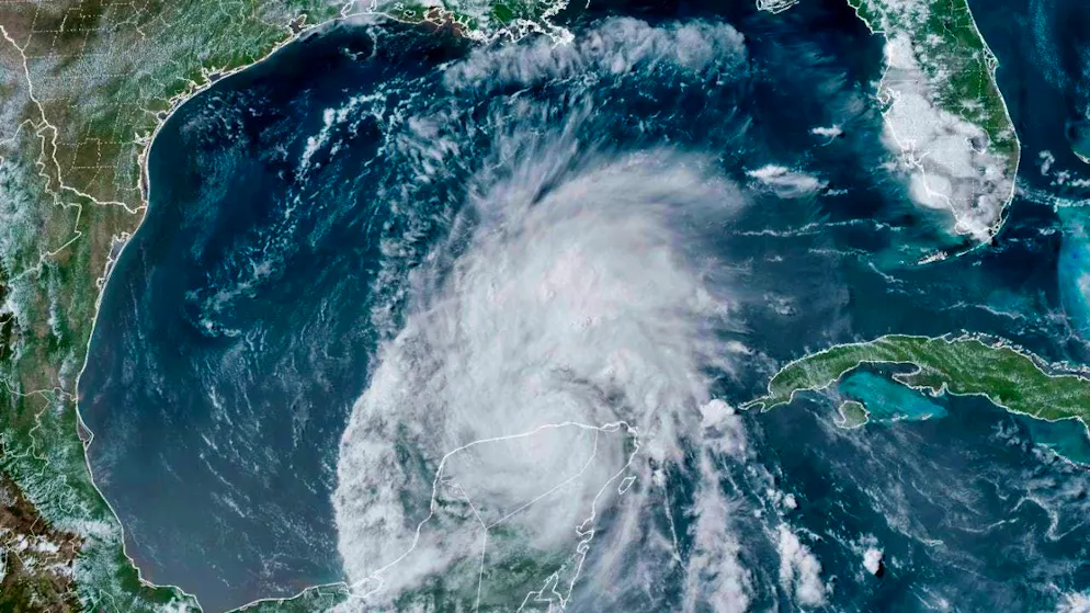 HANDOUT - Hurricane "Beryl" over the Mexican Yucatan Peninsula. Photo: NOAA/AP/dpa - ATTENTION: For editorial use only and only with full attribution of the above credit