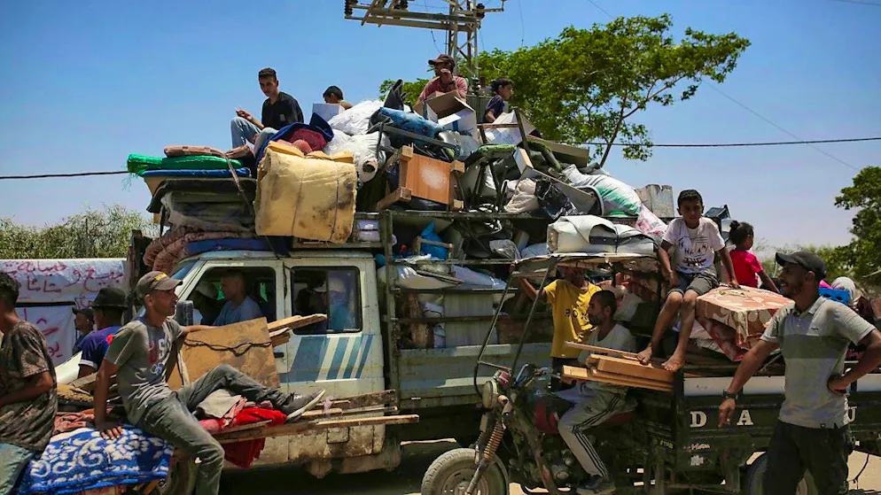 ARCHIVE - Palestinians arrive in Chan Junis after fleeing an Israeli ground and air offensive. Photo: Jehad Alshrafi/AP/dpa