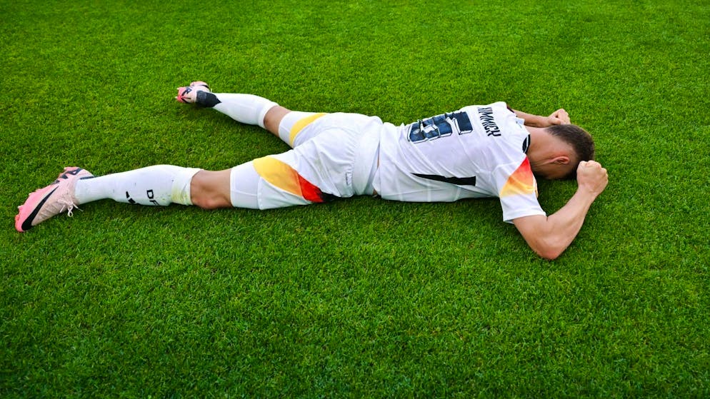 Joshua Kimmich is devastated after the defeat.