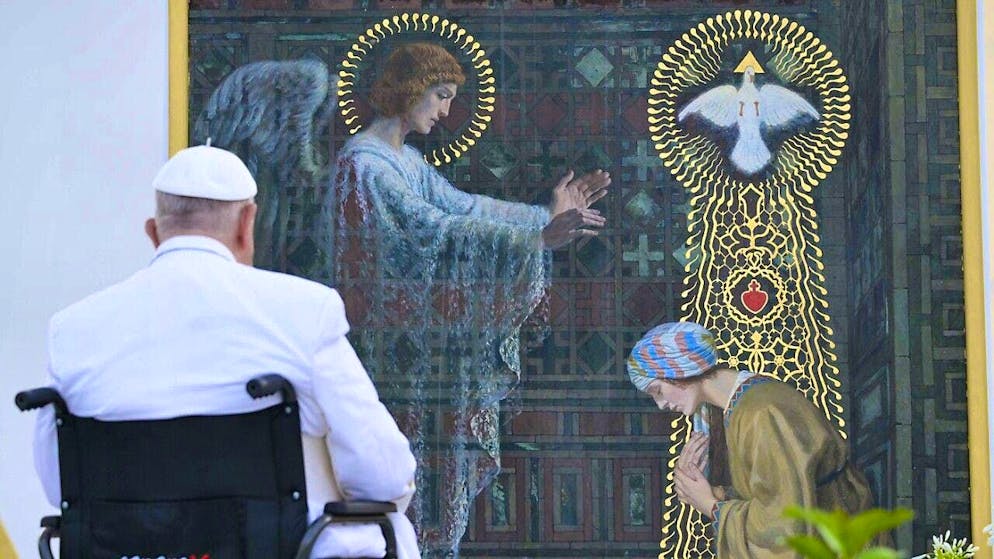 Pope Francis presides over a mass in the monumental square "Piazza dell'Unita' d'Italia". Photo: Vatican Media/IPA via ZUMA Press/dpa