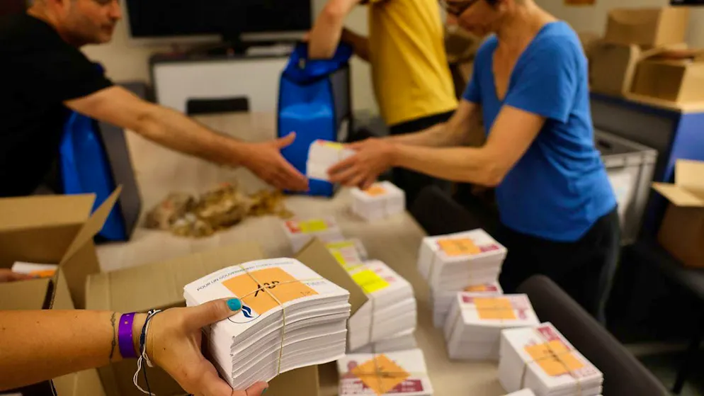 City officials prepare the election documents for the parliamentary elections in Strasbourg. Photo: Jean-Francois Badias/AP/dpa