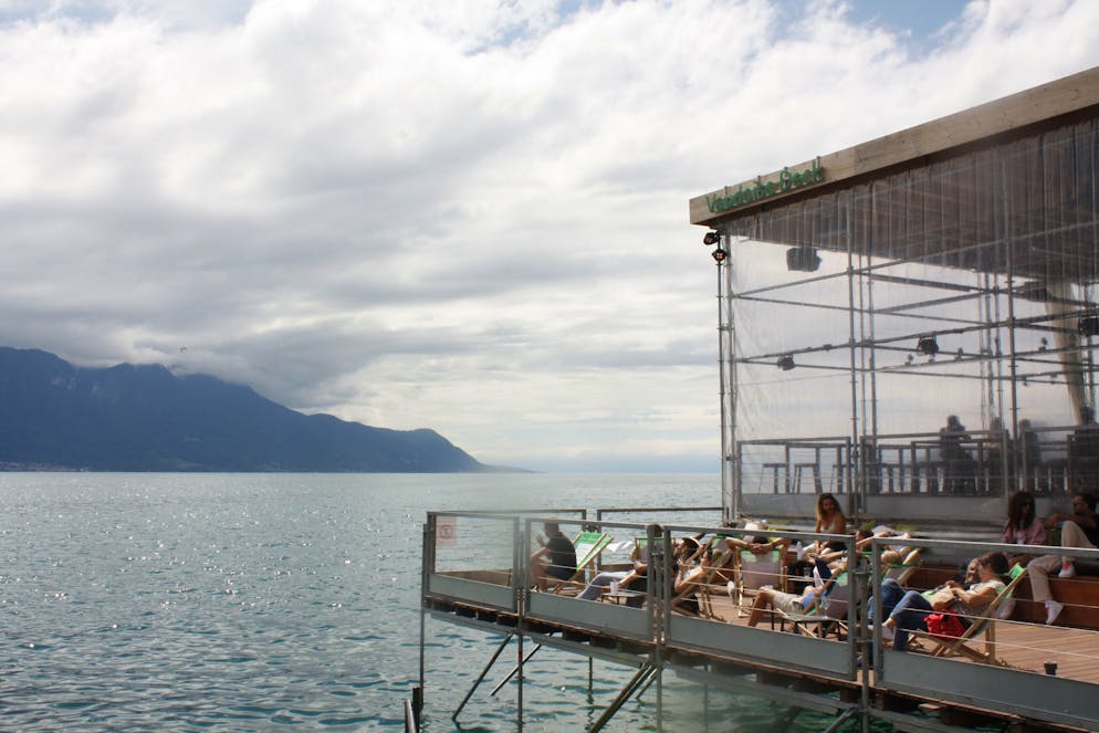 Montreux Jazz Festival 2024: Sonniger Sonntag. Am Himmel tummeln sich weiterhin Wolken, doch Regen ist glücklicherweise nicht in Sicht. 