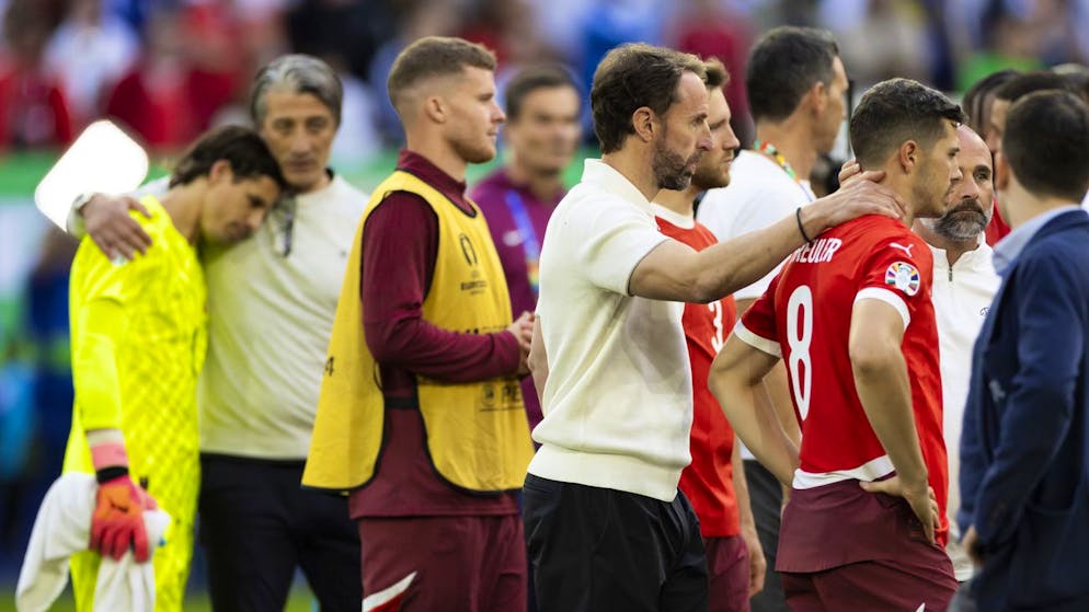 England's head coach Gareth Southgate hugs Switzerland's Remo Freuler, front, while Switzerland's head coach Murat Yakin hugs goalkeeper Yann Sommer, back, after the penalty shoot-out of the quarter final match between England and Switzerland at the Euro 2024 soccer tournament in Duesseldorf, Germany, Saturday, July 6, 2024. (KEYSTONE/Peter Klaunzer)