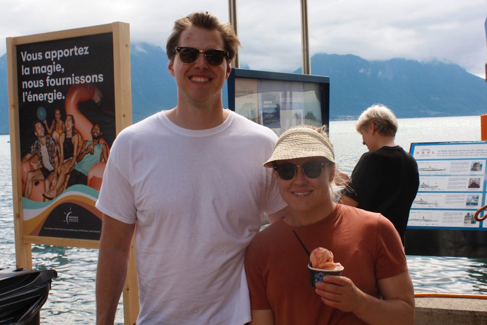 Montreux Jazz Festival 2024: Sonniger Sonntag. Die Sonne ist zurück. Am Montreux Jazz Festival wird am Sonntag viel Glace geschleckt. 