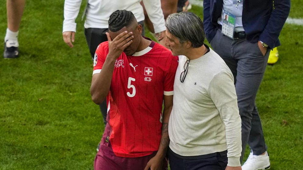 Switzerland's head coach Murat Yakin comforts Switzerland's Manuel Akanji after a quarterfinal match between England and Switzerland at the Euro 2024 soccer tournament in Duesseldorf, Germany, Saturday, July 6, 2024. (AP Photo/Andreea Alexandru)