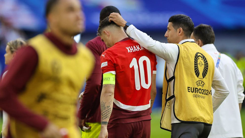 Switzerland's Granit Xhaka, center, and the Swiss team members leave the pitch after losing the penalty shoot-out of the quarter final match between England and Switzerland at the Euro 2024 soccer tournament in Duesseldorf, Germany, Saturday, July 6, 2024. (KEYSTONE/Peter Klaunzer)