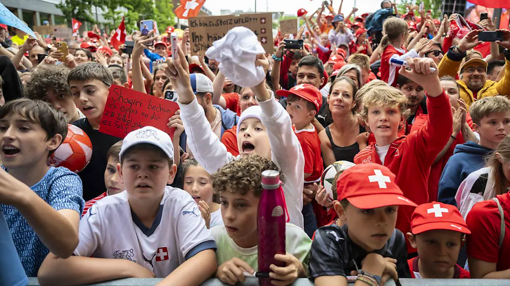 Nati in Zürich warm empfangen. «Wir sind nicht mehr die kleine Schweiz»
