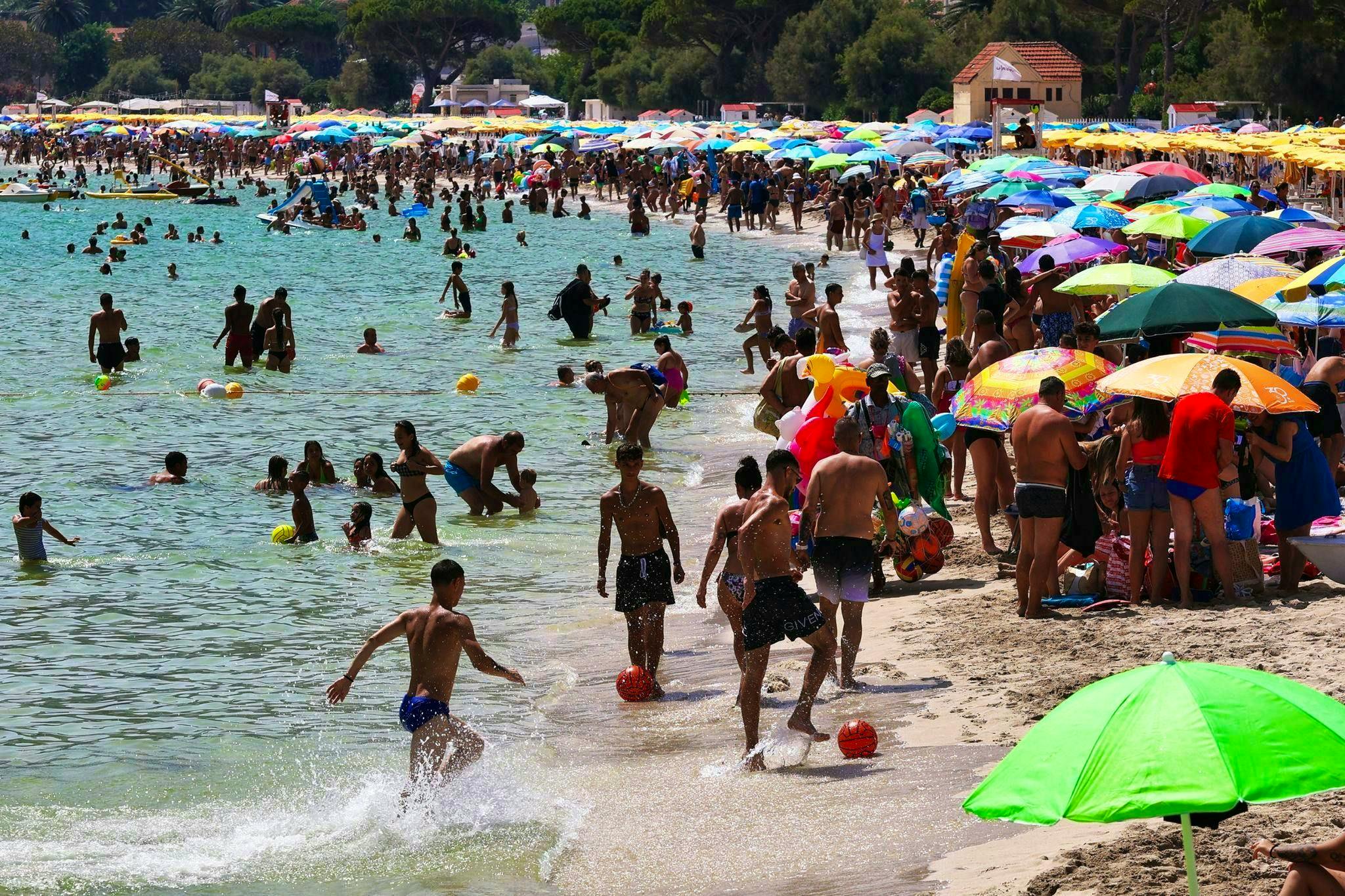 It gets really expensive here. Italian tourist resort charges 50 francs for sun loungers - per day