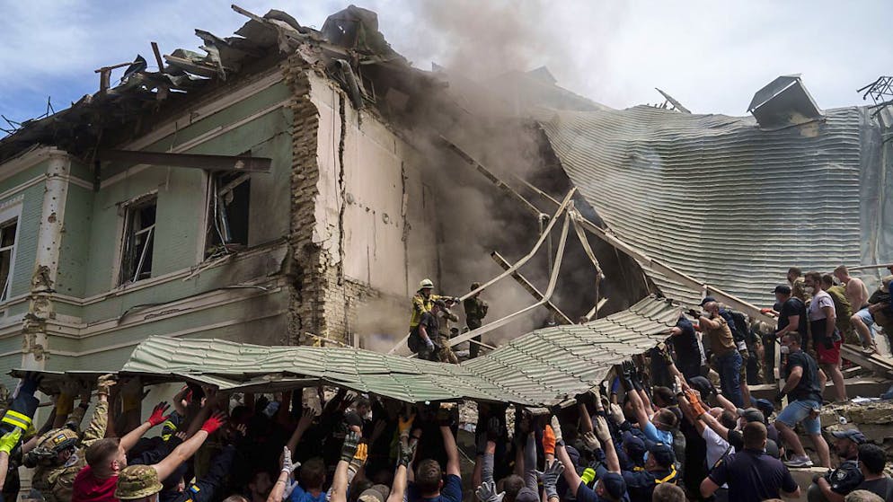 L'ospedale pediatrico Okhmatdyt di Kiev è stato danneggiato da un attacco missilistico.