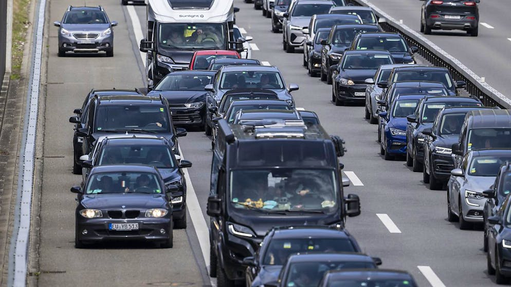Vor dem Gotthard stauten sich am Montag die Autos. (Archivbild)