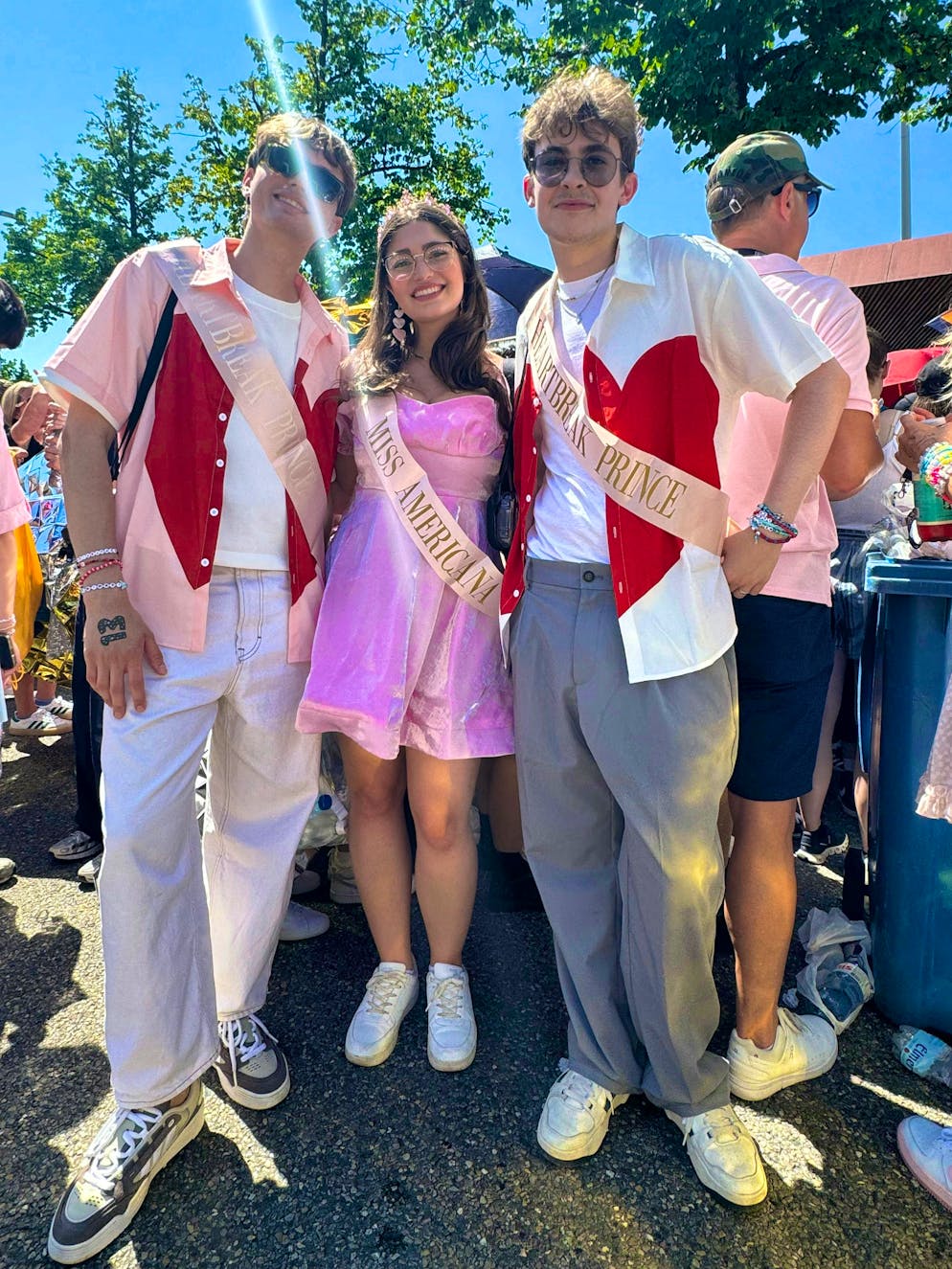 The best outfits at the Taylor Swift concert. Three teenagers all in pink. 