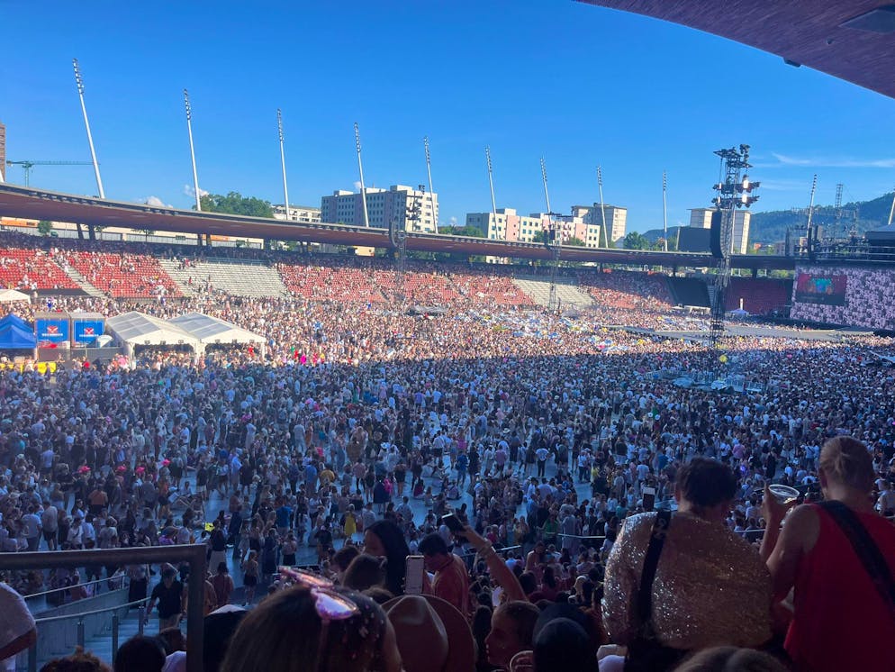 Nur noch weniger Minuten bis zum Auftritt des Weltstars im Letzi-Stadion.