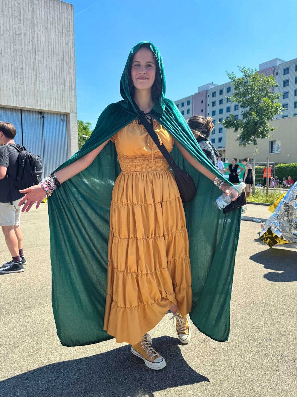 Die besten Outfits am Taylor-Swift-Konzert. Eine Supporterin von Taylor Swift am Dienstag vor dem Letzigrund. 