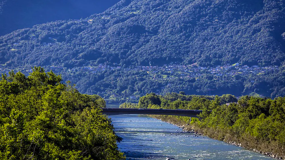 Unfall in Maggia TI. Mann (60) stürzt bei Reinigungsarbeiten in den Tod
