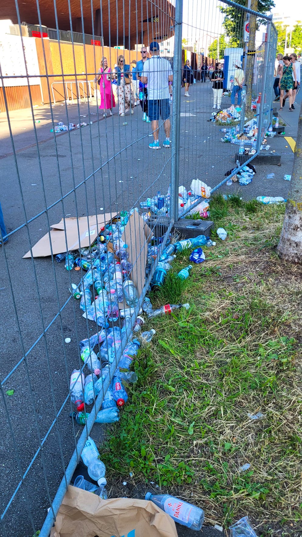 Die Swifties sind im Letzigrund, sie haben Unappetitliches hinterlassen.