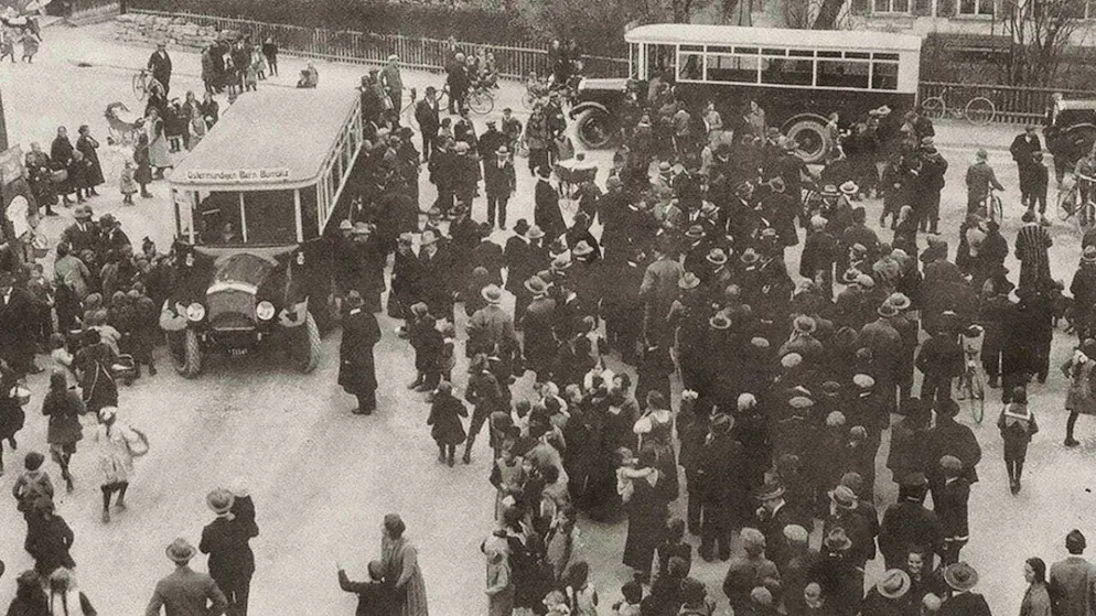 Bernmobil celebrates the 100th anniversary of its first bus line - Gallery. Because a streetcar line was too expensive, the municipal council decided to try a bus line as a temporary solution.