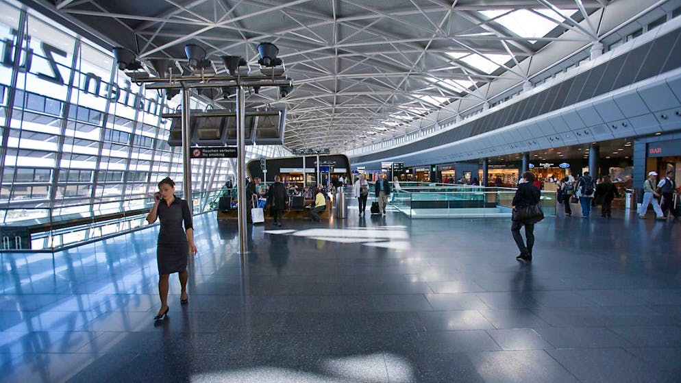 Passagierzahlen am Flughafen Zürich steigen im Juni erneut (Archivbild)