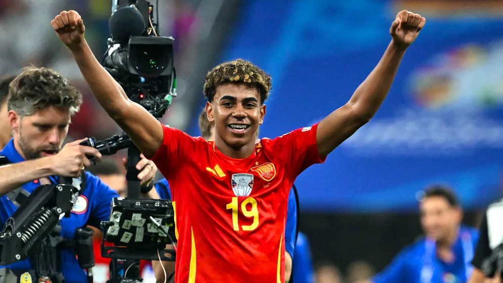 Spaniens Lamine Yamal feiert den 2:1-Sieg gegen Frankreich.
