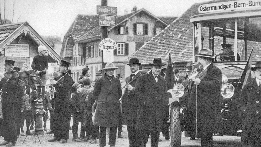 Bernmobil celebrates the 100th anniversary of its first bus line - Gallery. The population was enthusiastic about the new bus line.