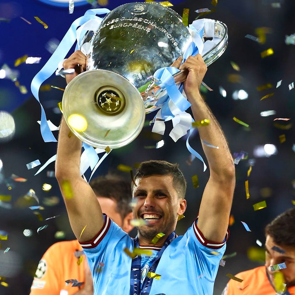 Alza la Champions League conquistata con il City nel 2023.
