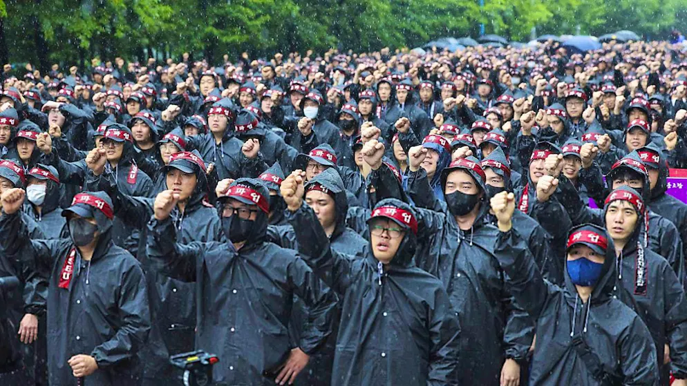 Members of the Samsung union NSEU at the start of the strike on Monday. (archive picture)
