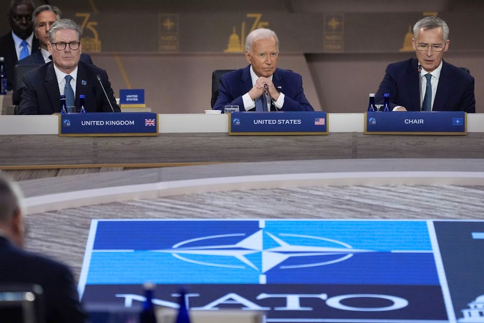 Il presidente Joe Biden parla durante la sessione di apertura del Vertice NATO, mercoledì 10 luglio 2024, a Washington. 