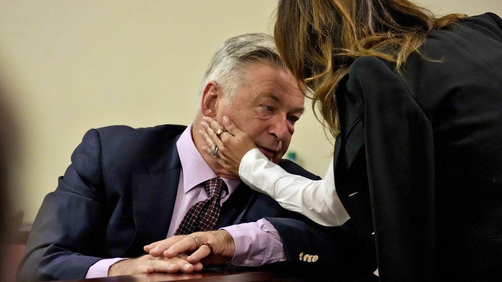 «Er legte den Finger an den Abzug». Staatsanwältin treibt Alec Baldwin in die Enge