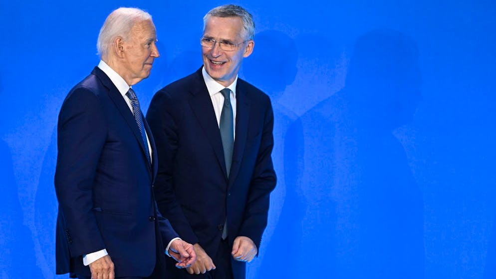 US-Präsident Joe Biden (l.) mit Nato-Generalsekretär Jens Stoltenberg beim Nato-Gipfel am 10. Juli 2024 in Washington. 