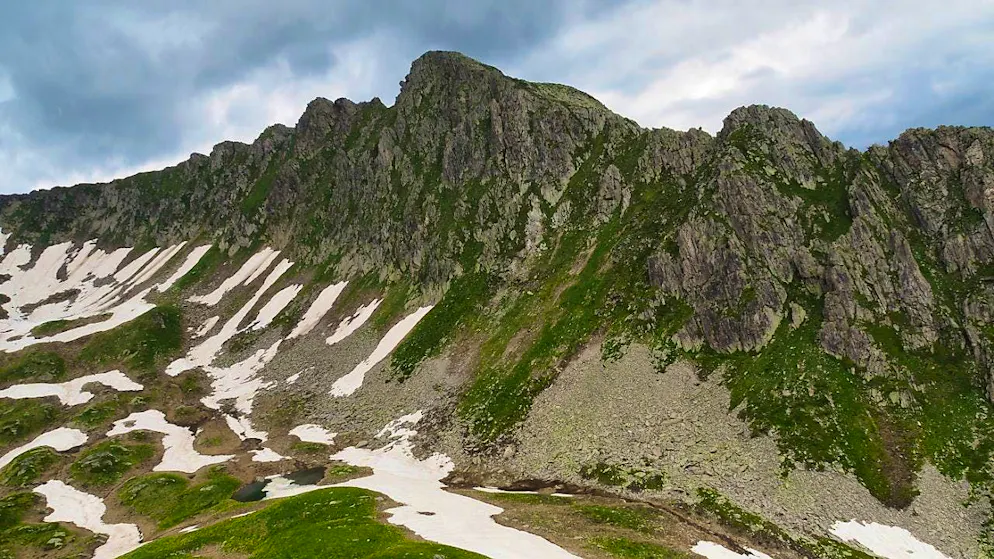 A hiker fell around 30 meters to his death on the Pointe du Midi on Tuesday.