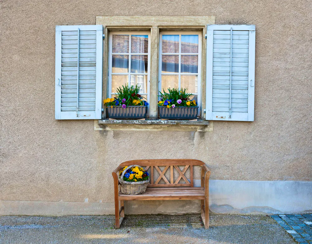 A resident felt disturbed by a conversation on a bench.