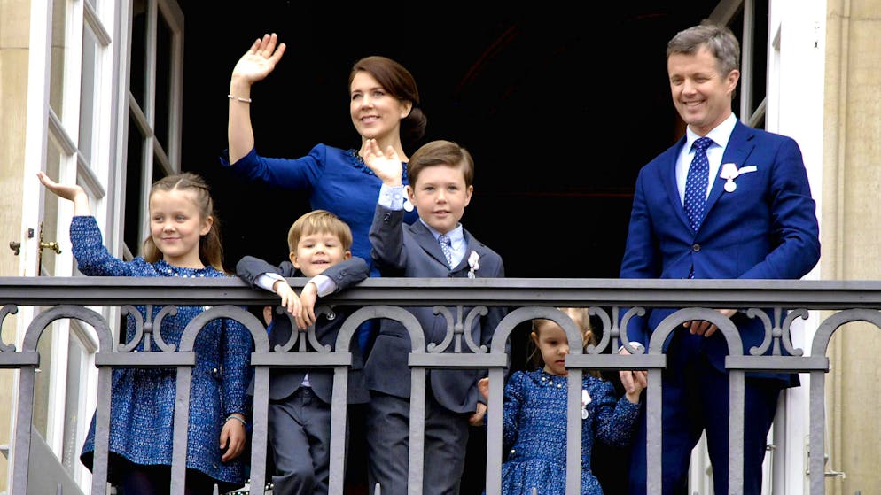 This is how much money queens earn: Sweden in the lead, Spain brings up the rear. The ascension to the throne has paid off for Frederik and Mary: their salaries have tripled. For Mary, this means that her monthly salary has risen from 25,000 to 75,000 francs.
